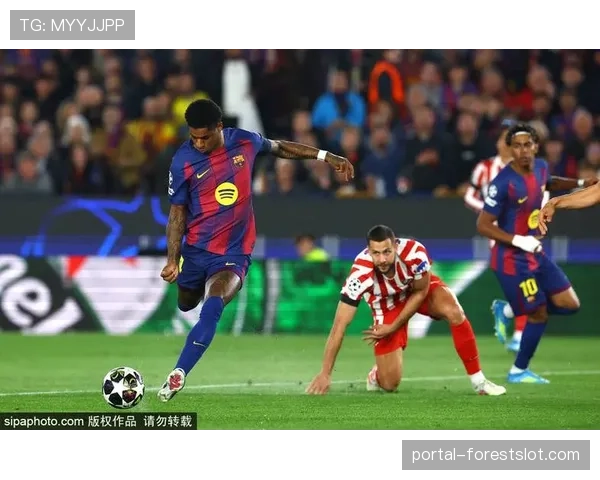 略伦特传中助攻卢克曼破门，马竞球员相拥庆祝晋级